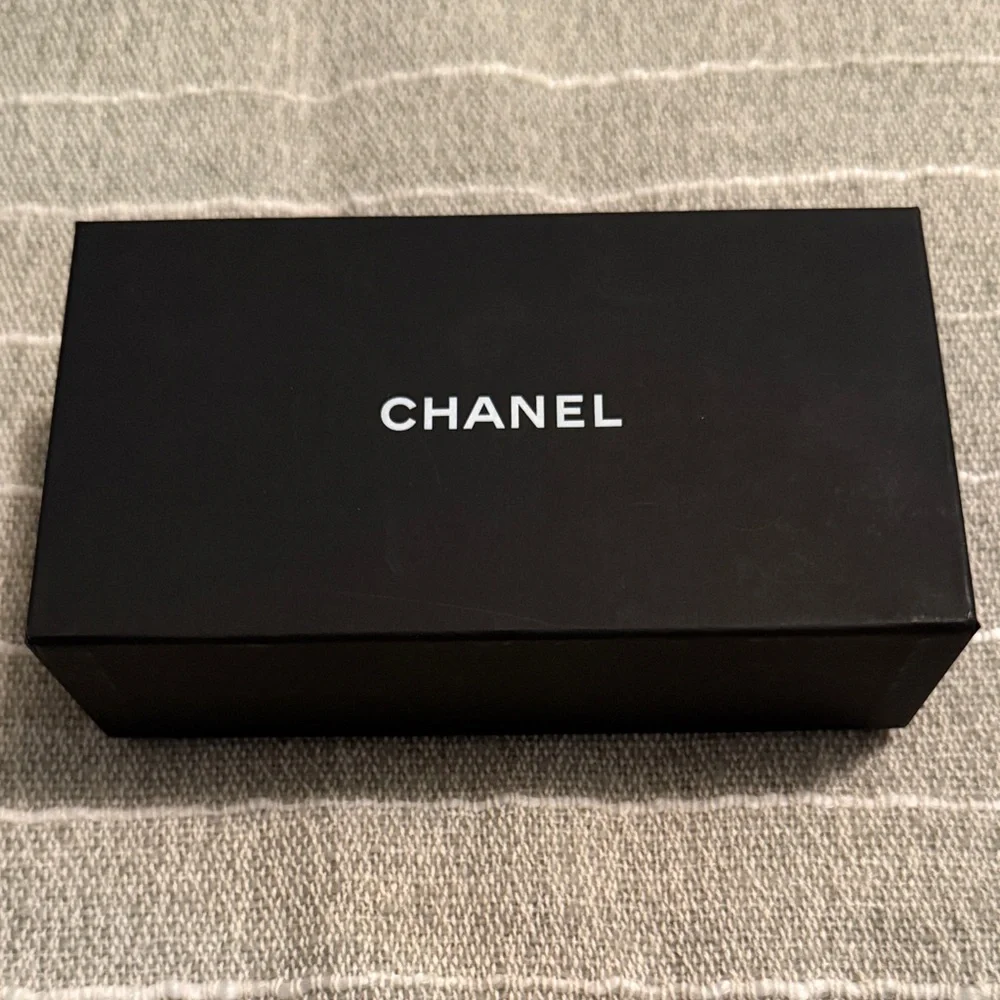 CHANEL sunglasses Black Box with instructions
